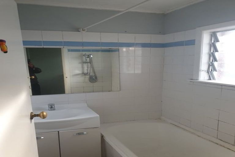 Photo of property in 1/402 Mount Albert Road, Mount Roskill, Auckland, 1041