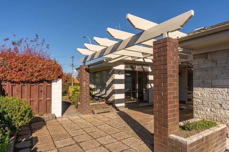 Photo of property in 24 Forest Lake Road, Forest Lake, Hamilton, 3200