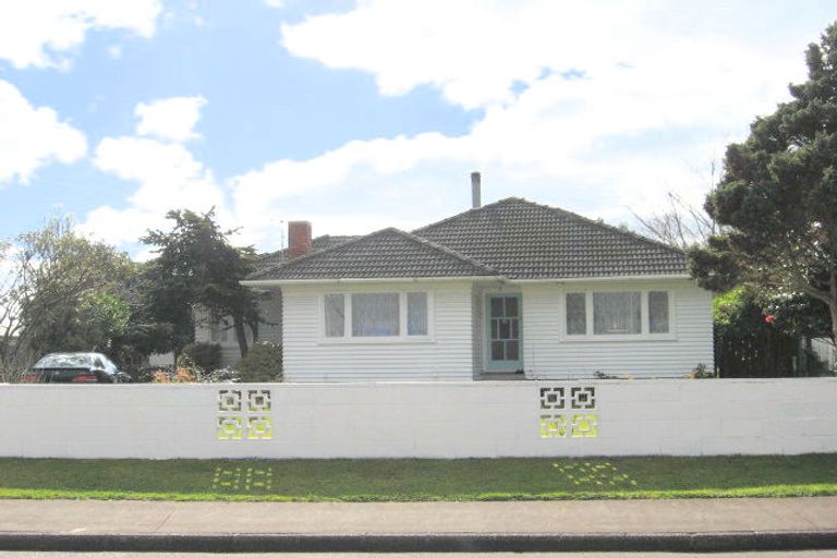 Photo of property in 12 Sutton Crescent, Papakura, 2110