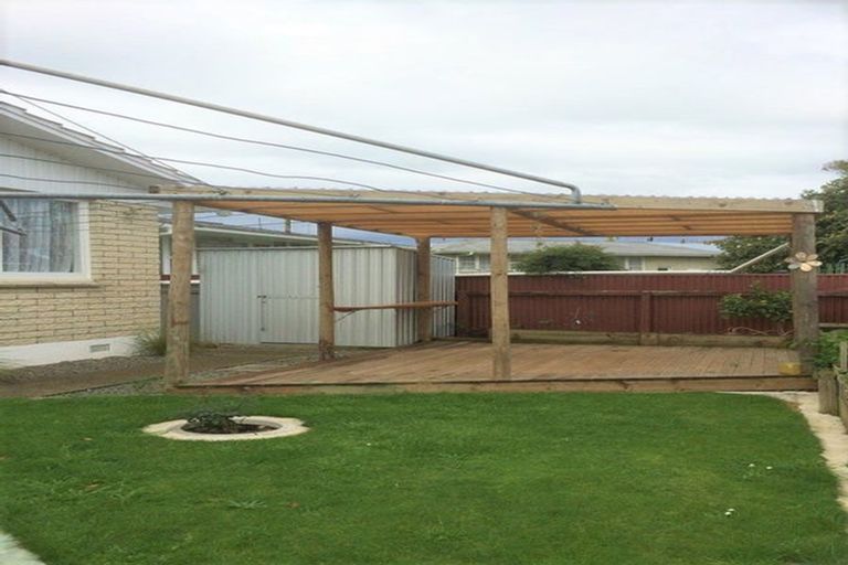 Photo of property in 40 Karaka Crescent, Levin, 5510