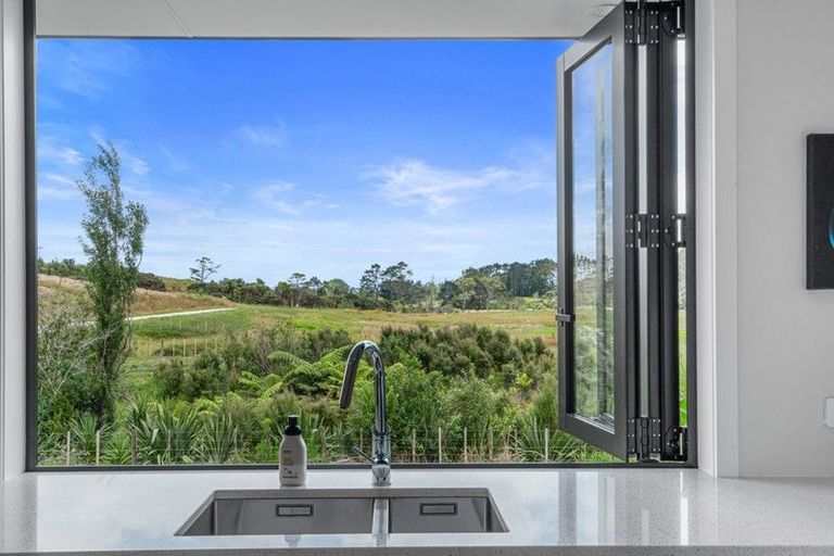 Photo of property in 225d Amreins Road, Taupaki, 0782