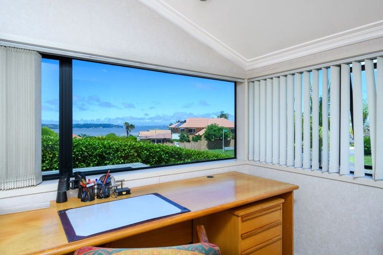Photo of property in 8 Ferntree Terrace, West Harbour, Auckland, 0618