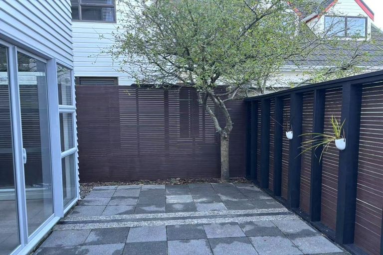 Photo of property in 12 Tiketike Way, Brooklyn, Wellington, 6021