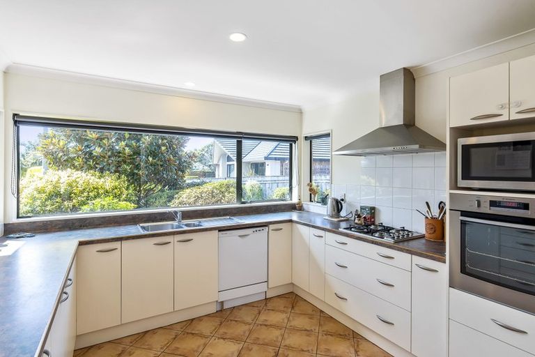 Photo of property in 10 Aburoc Place, Paraparaumu Beach, Paraparaumu, 5032