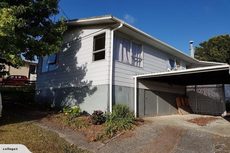 Photo of property in 31 Waimumu Road, Massey, Auckland, 0614