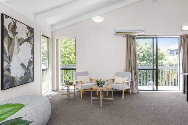 Photo of property in 84 Milton Road, Bluff Hill, Napier, 4110