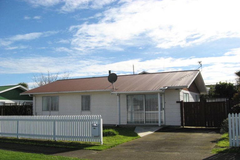 Photo of property in 651 Queen Street East, Levin, 5510