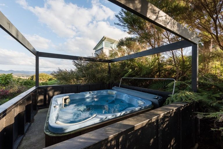 Photo of property in 190 Paroa Bay Road, Russell, 0272