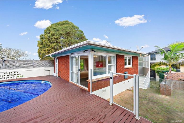 Photo of property in 1 Imatra Place, Sunnyhills, Auckland, 2010