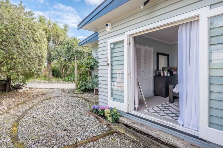 Photo of property in 53 Tiromoana Road, Raumati South, Paraparaumu, 5032