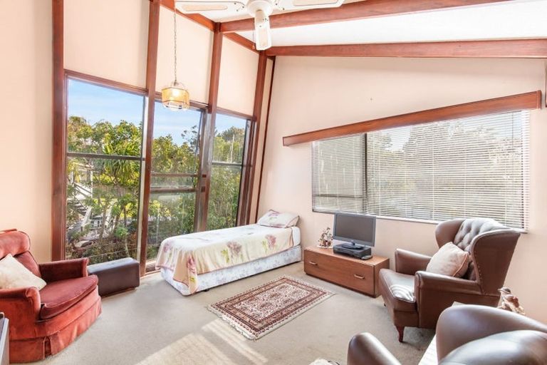 Photo of property in 2 Lingham Crescent, Torbay, Auckland, 0630