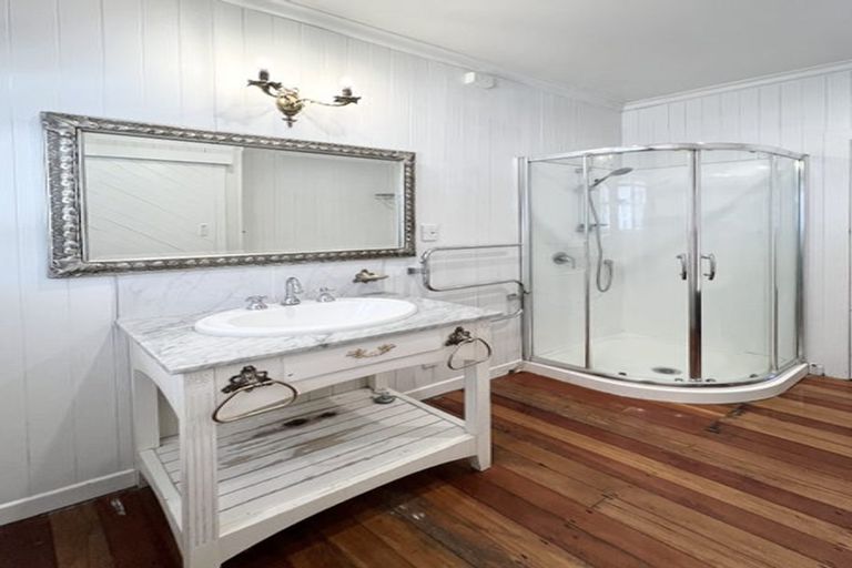 Photo of property in 1/132 Nile Road, Milford, Auckland, 0620