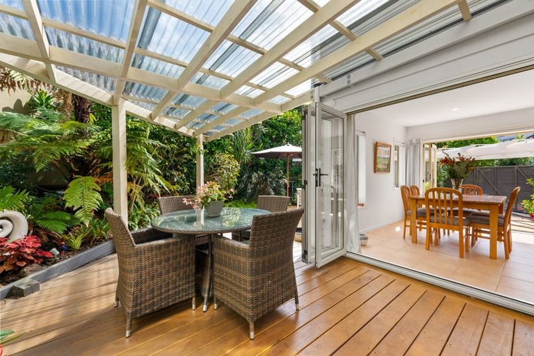 Photo of property in 10a Scarboro Terrace, Murrays Bay, Auckland, 0630