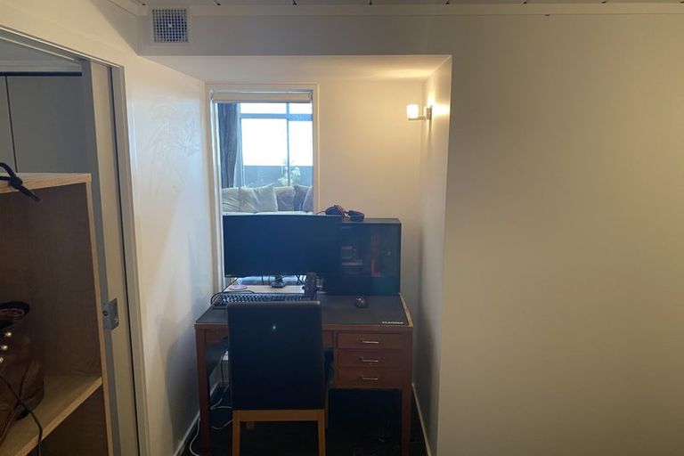 Photo of property in Las Olas De Cuba, 9/35 Torrens Terrace, Mount Cook, Wellington, 6011