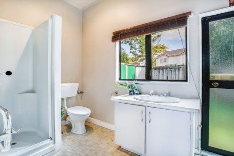 Photo of property in 2/44 Darren Crescent, Half Moon Bay, Auckland, 2012