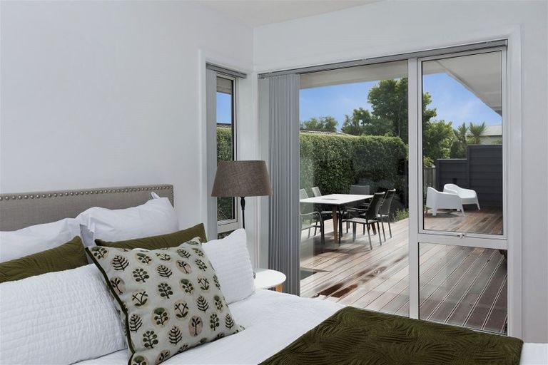 Photo of property in 8 Ladbrokes Place, Fendalton, Christchurch, 8052