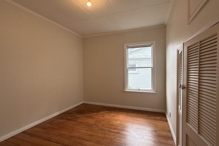 Photo of property in 20 Northland Road, Northland, Wellington, 6012