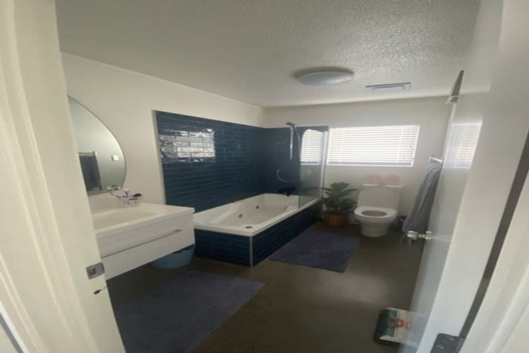 Photo of property in 1/57 Hattaway Avenue, Bucklands Beach, Auckland, 2012