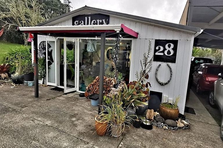 Photo of property in 28 Matakohe Road East, Matakohe, 0593