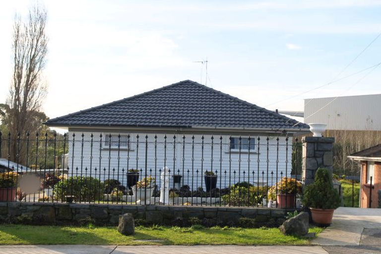 Photo of property in 75 Blake Road, Mangere East, Auckland, 2024