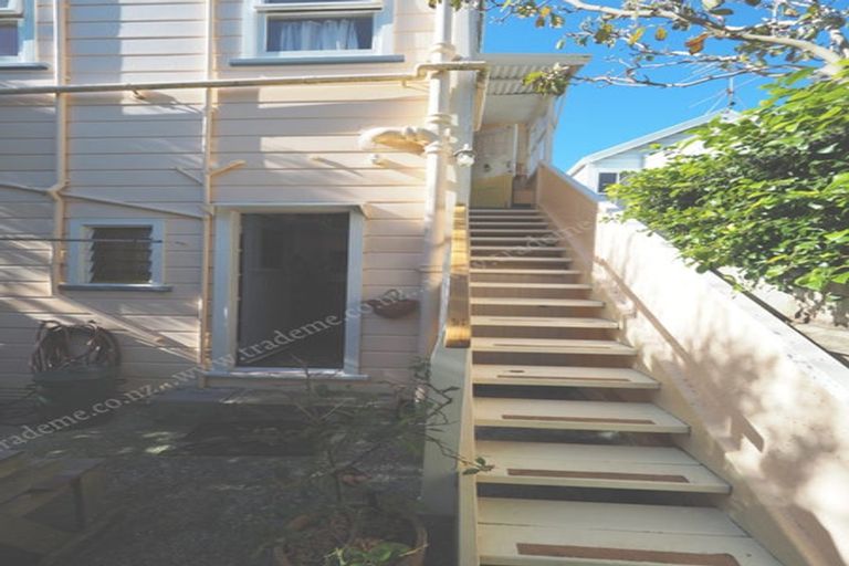 Photo of property in 25 Moir Street, Mount Victoria, Wellington, 6011