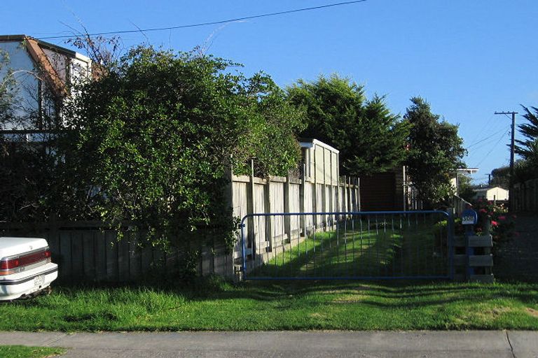 Photo of property in 30a Rangihiroa Street, Waikanae Beach, Waikanae, 5036