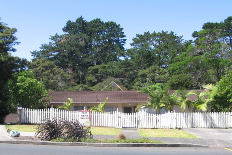 Photo of property in 58 Easton Park Parade, Glenfield, Auckland, 0629