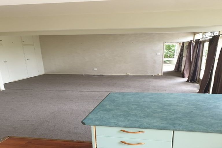 Photo of property in 16 De Val Drive, Titirangi, Auckland, 0604