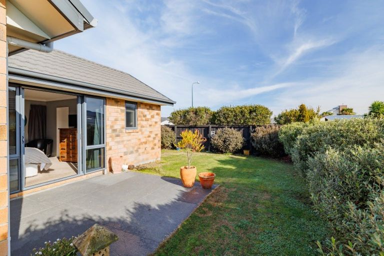 Photo of property in 24 Foresters Crescent, Parklands, Christchurch, 8083