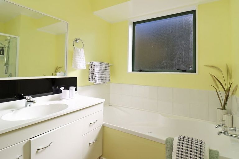 Photo of property in 76 Joyce Road, Hampden, 9410