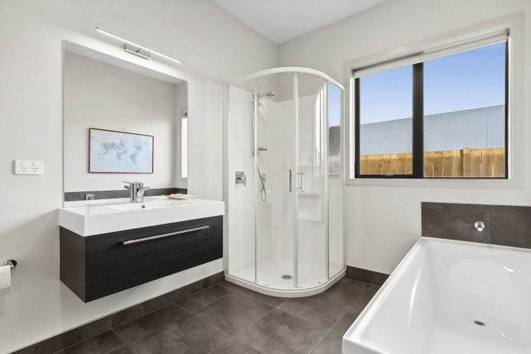 Photo of property in 8 Hebbard Court, Albert Town, Wanaka, 9305