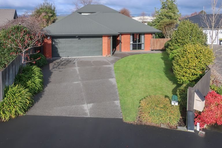 Photo of property in 3 Thicket Close, Redwood, Christchurch, 8051