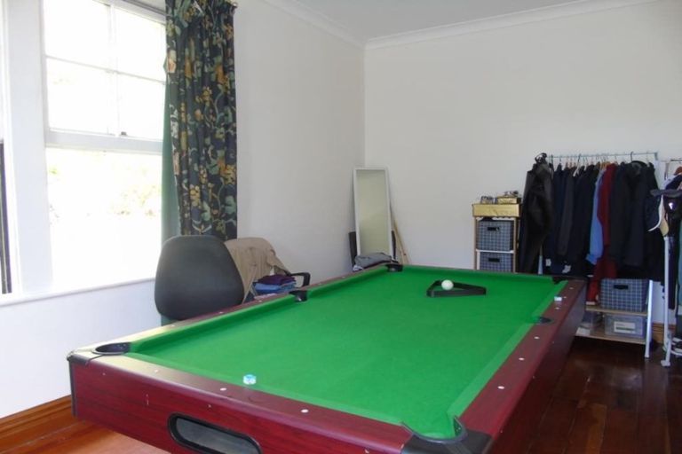 Photo of property in 55 Garden Road, Northland, Wellington, 6012