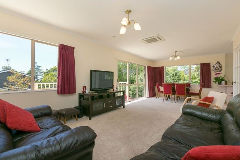 Photo of property in 12 Sequoia Grove, Merrilands, New Plymouth, 4312