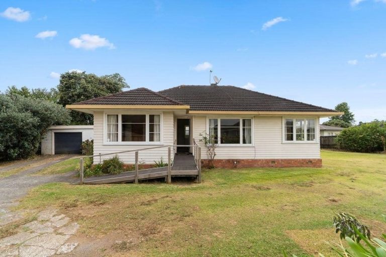 Photo of property in 16 London Street, Te Atatu Peninsula, Auckland, 0610