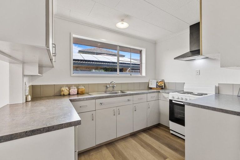 Photo of property in 1/28 Sawtell Place, Northcote, Christchurch, 8052