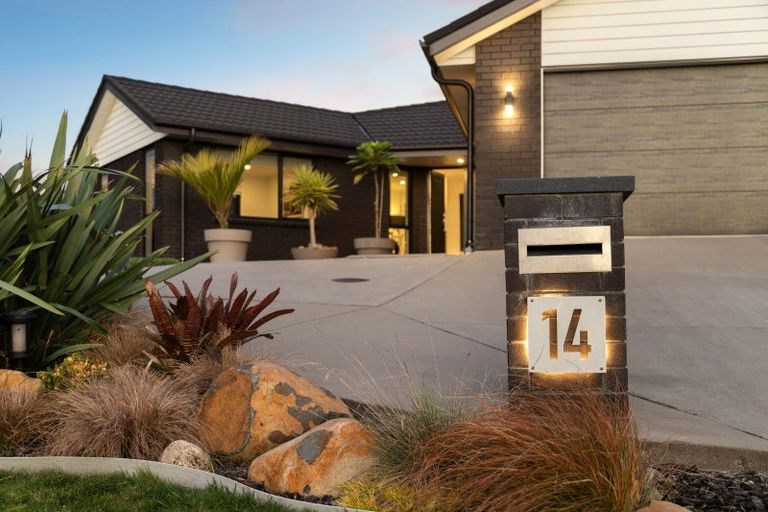 Photo of property in 14 Catherine Mclean Road, Pukekohe, 2120