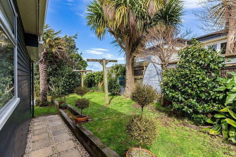Photo of property in 140 Main Road, Titahi Bay, Porirua, 5022