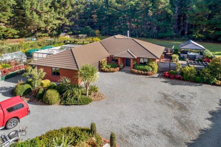 Photo of property in 92 Katherine Mansfield Drive, Whitemans Valley, Upper Hutt, 5371