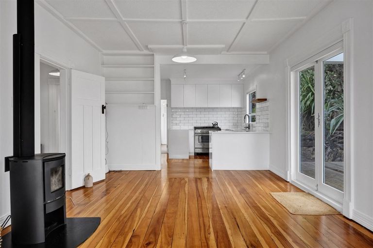 Photo of property in 65 Pioneer Road, Moturoa, New Plymouth, 4310