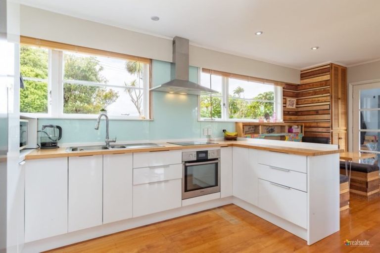 Photo of property in 58 Pokohiwi Road, Normandale, Lower Hutt, 5010