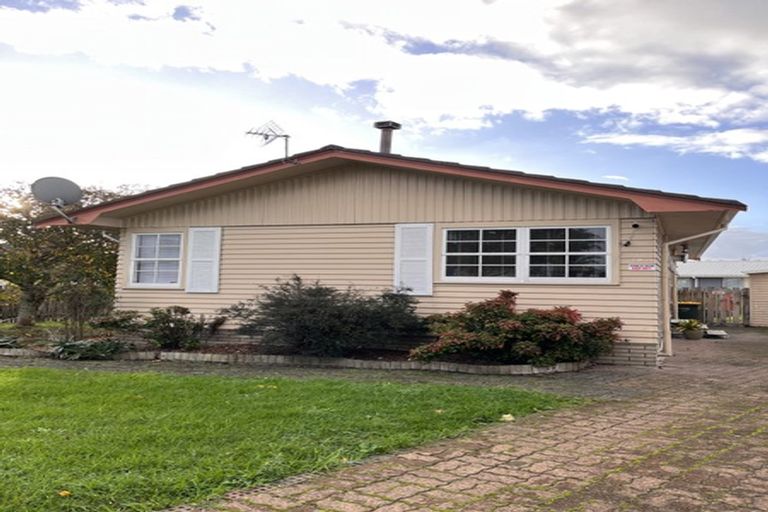 Photo of property in 5 Newland Grove, Henderson, Auckland, 0610