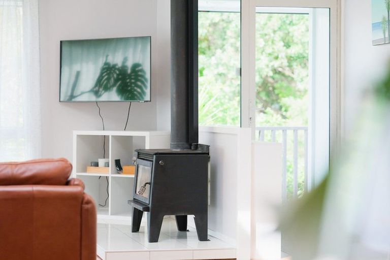 Photo of property in 15 Tiromoana Road, Raumati South, Paraparaumu, 5032