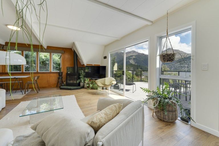 Photo of property in 696 Peninsula Road, Kelvin Heights, Queenstown, 9300