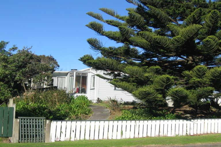 Photo of property in 20 Ngaio Street, Otaki Beach, Otaki, 5512