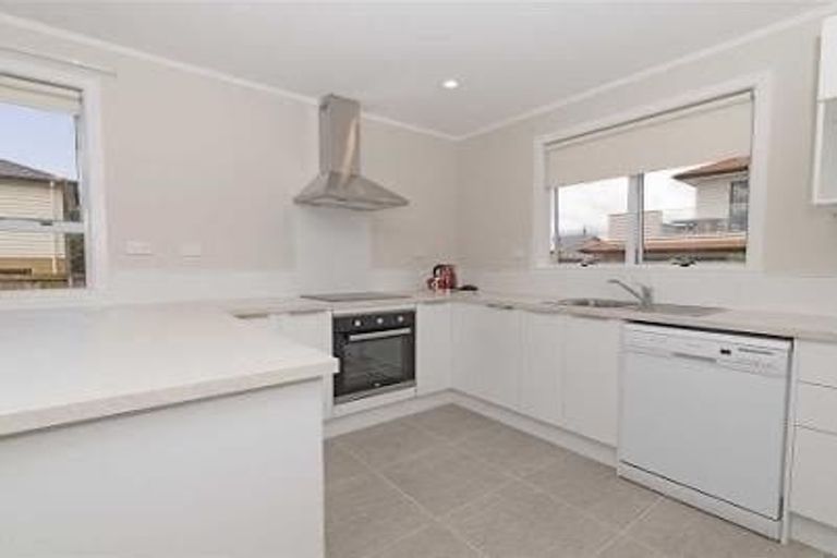 Photo of property in 62 Waimumu Road, Massey, Auckland, 0614