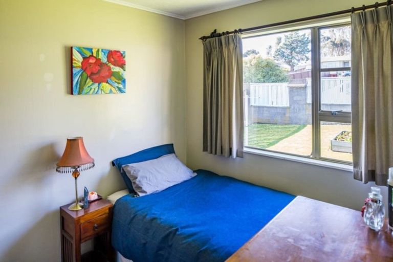 Photo of property in 17 Cleat Street, Whitby, Porirua, 5024