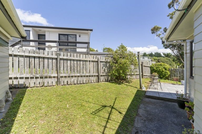 Photo of property in 24 Jasmine Grove, Maungaraki, Lower Hutt, 5010