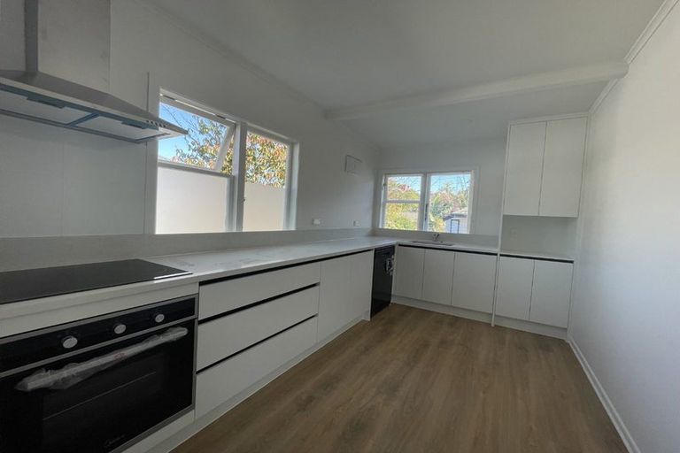 Photo of property in 1/84 Lake Road, Northcote, Auckland, 0627