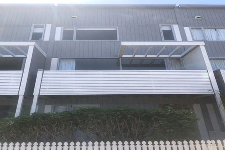 Photo of property in 2/37 Daniell Street, Newtown, Wellington, 6021